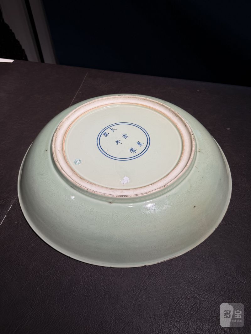 清康熙 冬青釉暗刻缠枝莲纹大盘 - 图7